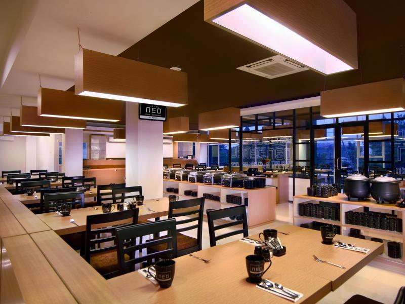 Hotel Neo Candi Simpang Lima - Semarang By Aston Kültér fotó