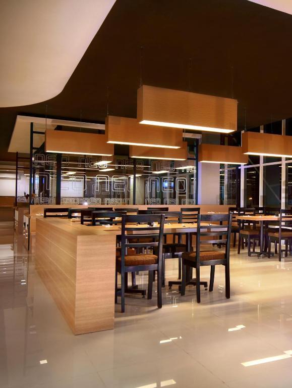Hotel Neo Candi Simpang Lima - Semarang By Aston Kültér fotó