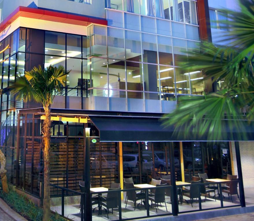 Hotel Neo Candi Simpang Lima - Semarang By Aston Kültér fotó