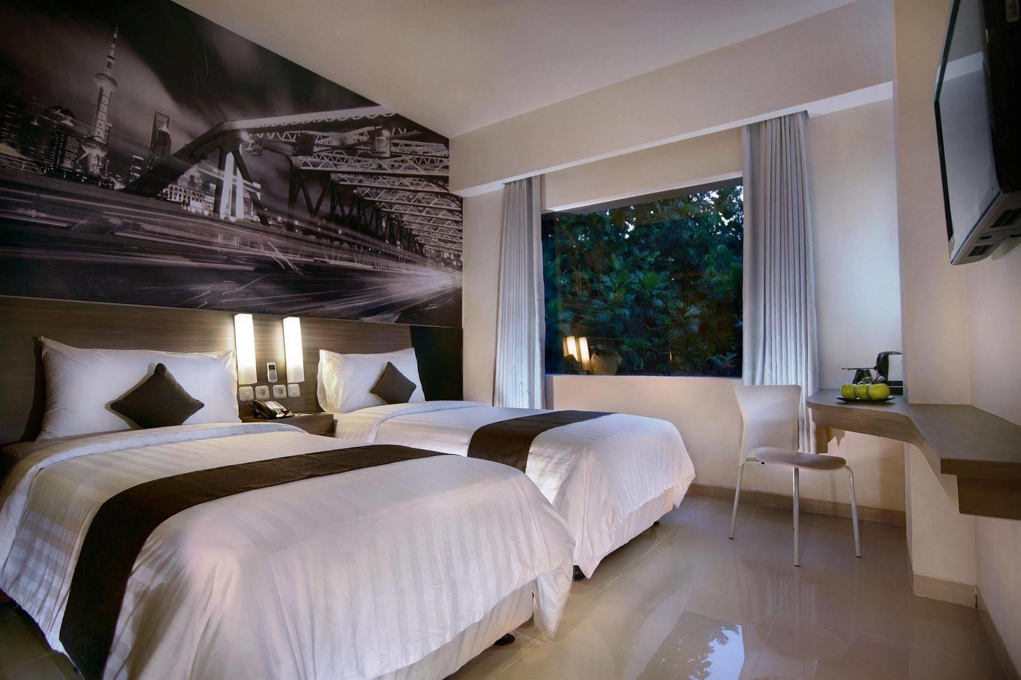 Hotel Neo Candi Simpang Lima - Semarang By Aston Kültér fotó