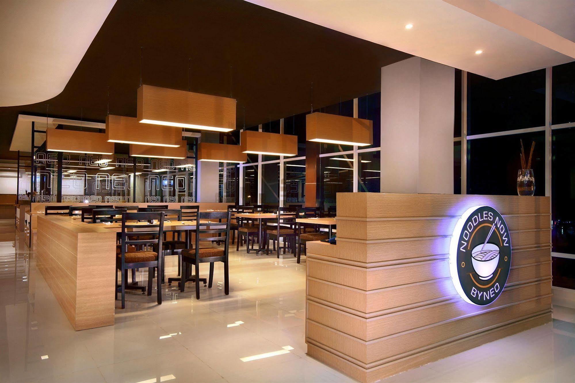 Hotel Neo Candi Simpang Lima - Semarang By Aston Kültér fotó
