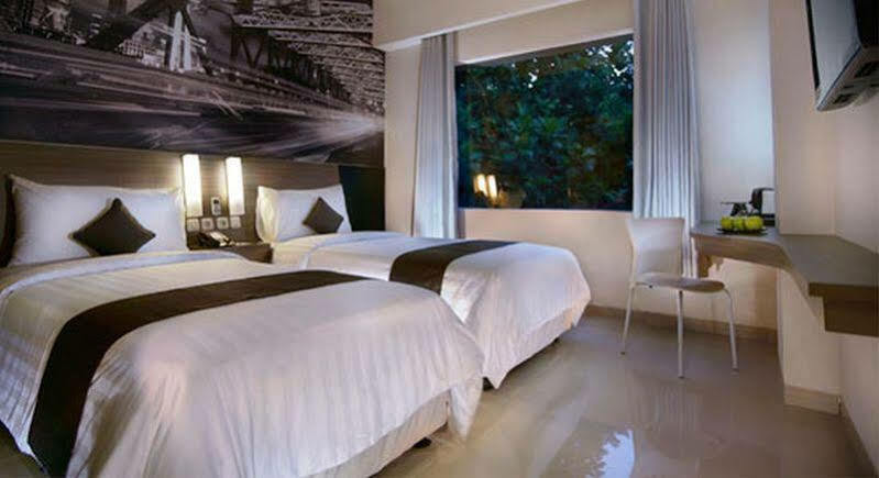 Hotel Neo Candi Simpang Lima - Semarang By Aston Kültér fotó