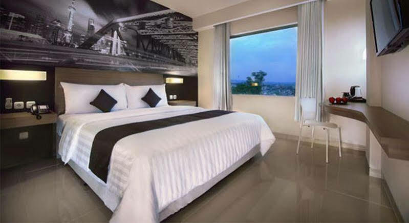 Hotel Neo Candi Simpang Lima - Semarang By Aston Kültér fotó